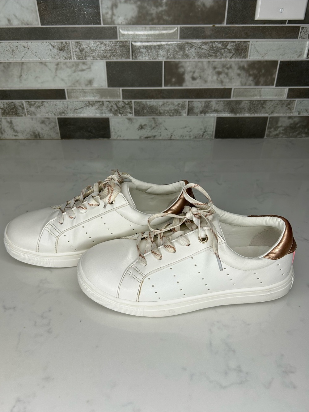 J.Crew Factory Girls’ White Sneakers Size 4 Rose Gold Pink Trim Lace-Up